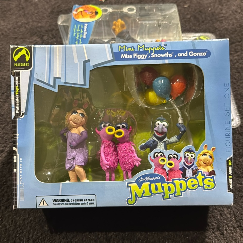 Vintage Muppet figures: Fozzie, Miss Piggy, Gonzo, and Snowths - NIB (2004)